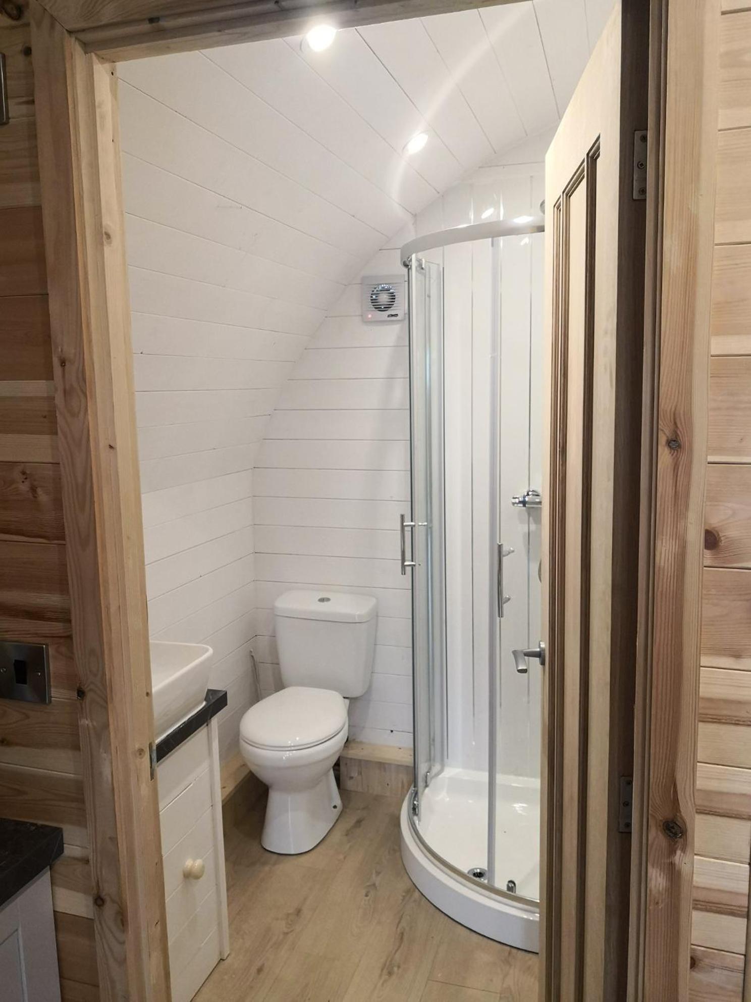 Villa Pond View Pod 1 With Outdoor Hot Tub - Fife - Loch Leven - Lomond Hills Kelty Esterno foto
