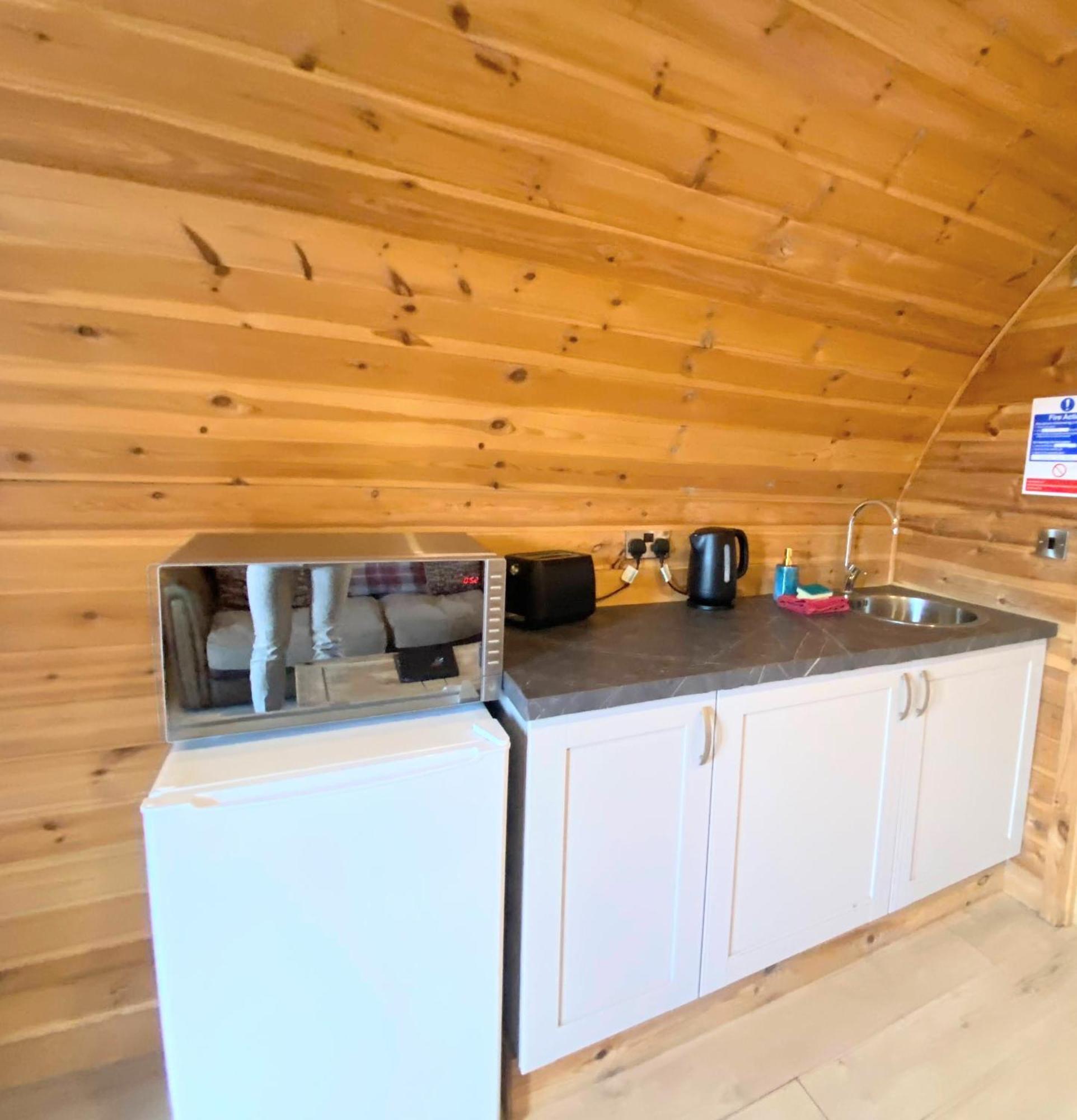 Villa Pond View Pod 1 With Outdoor Hot Tub - Fife - Loch Leven - Lomond Hills Kelty Esterno foto