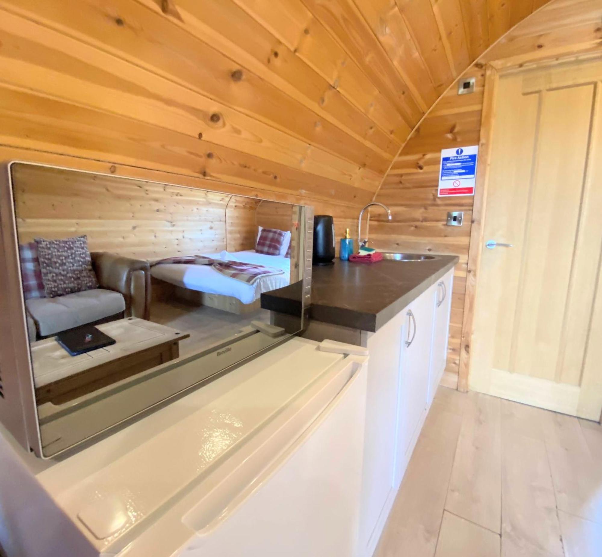 Villa Pond View Pod 1 With Outdoor Hot Tub - Fife - Loch Leven - Lomond Hills Kelty Esterno foto